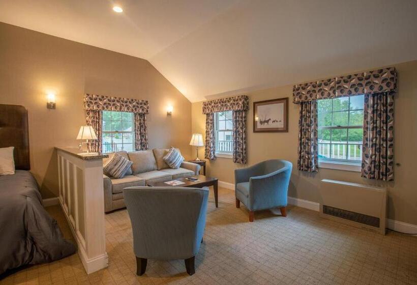 استراحتگاه New England Inn & Lodge