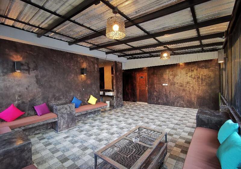 هتل Hi Samui Hostel