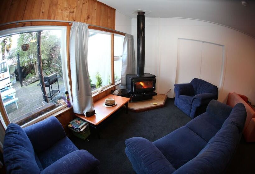 הוסטל Adventure Inn Marahau
