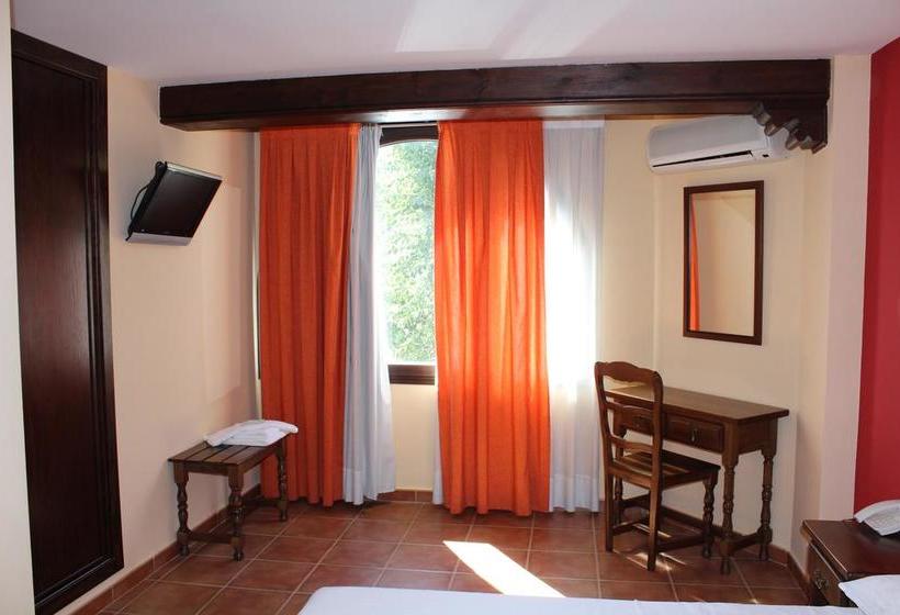הוסטל Hostal Don Lucas