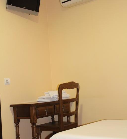 הוסטל Hostal Don Lucas
