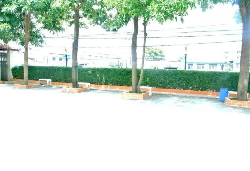 فندق Rose Garden