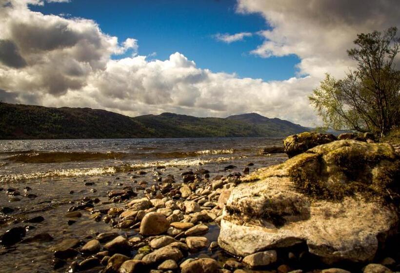 Loch Ness Lochside Hostel, Over 16s Only, Social Backpackers Atmosphere