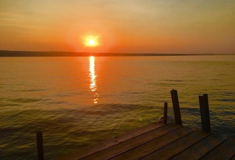 A Cayuga Lakefront Inn   Hotel Alt, Ithaca New York