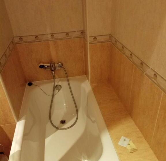 旅馆 Hostal Restaurante Raton