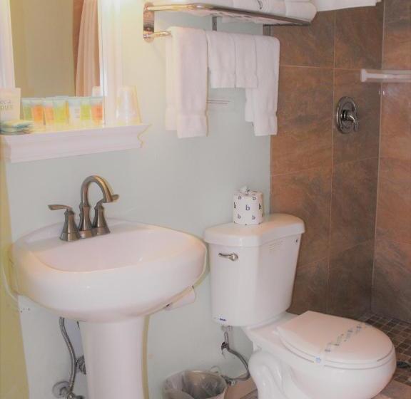 فندق Eagle Crater Lake Inn