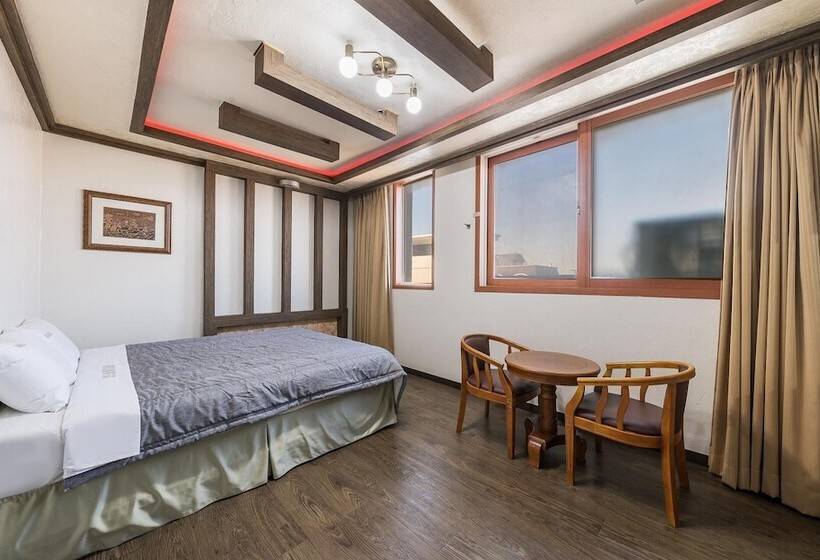 מוטל Boryeong Raemian