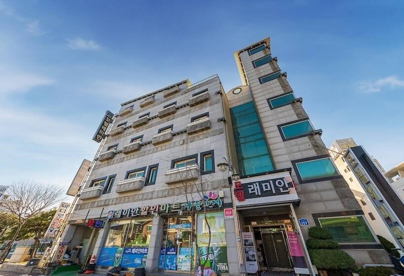 מוטל Boryeong Raemian