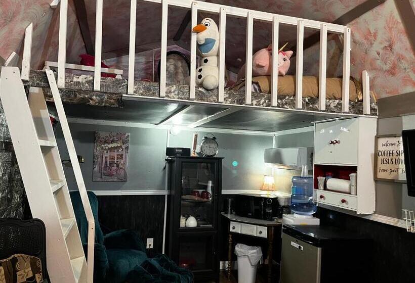 호텔 Born Again Camping An Antiques