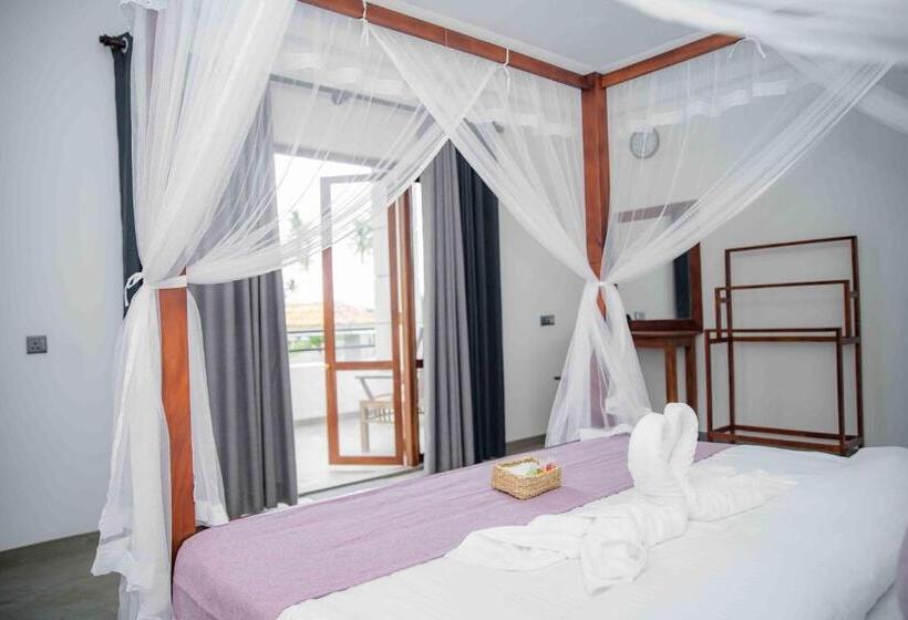 בית מלון כפרי Hirigala Beach Resort