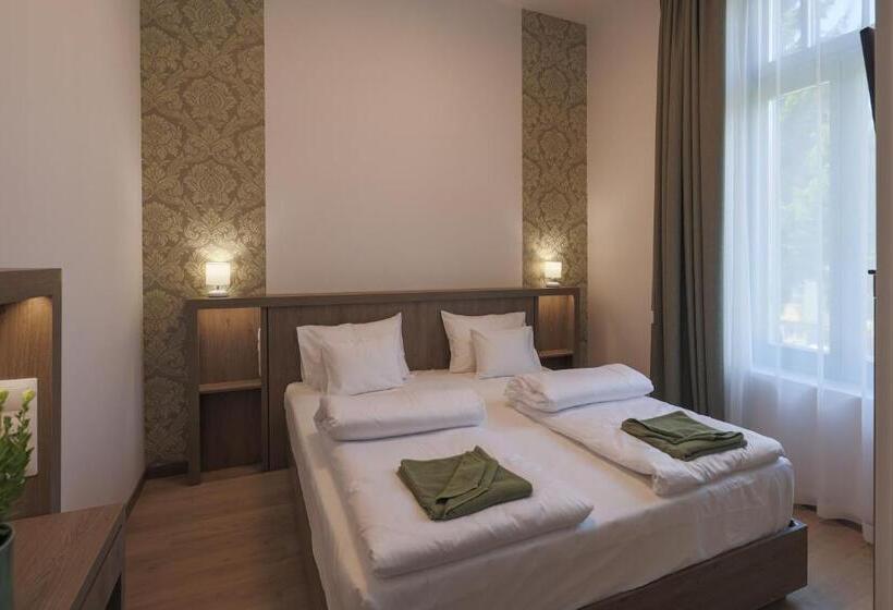 هتل Turul Villa