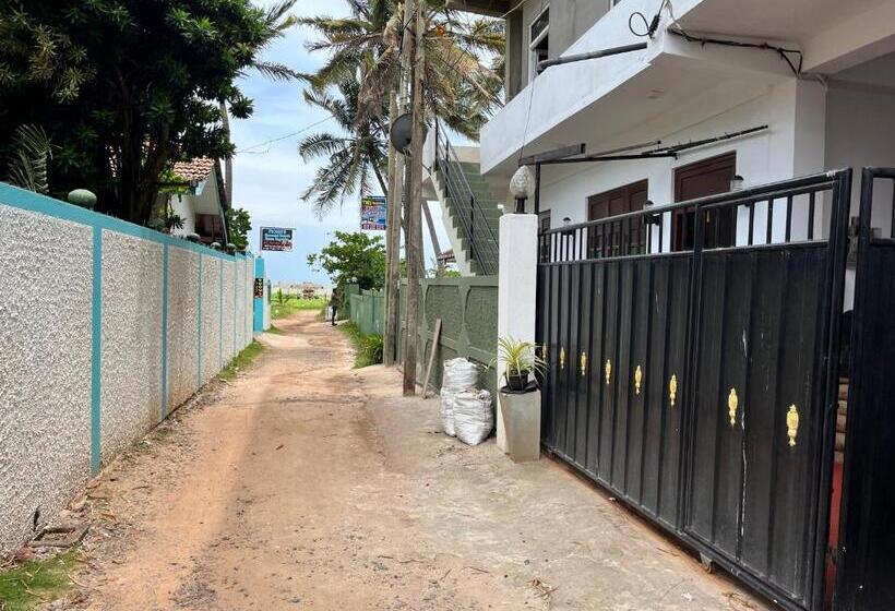 פנסיון Beach Bay