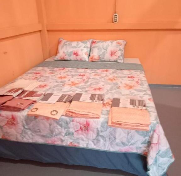 بنسيون Hostal Adonis