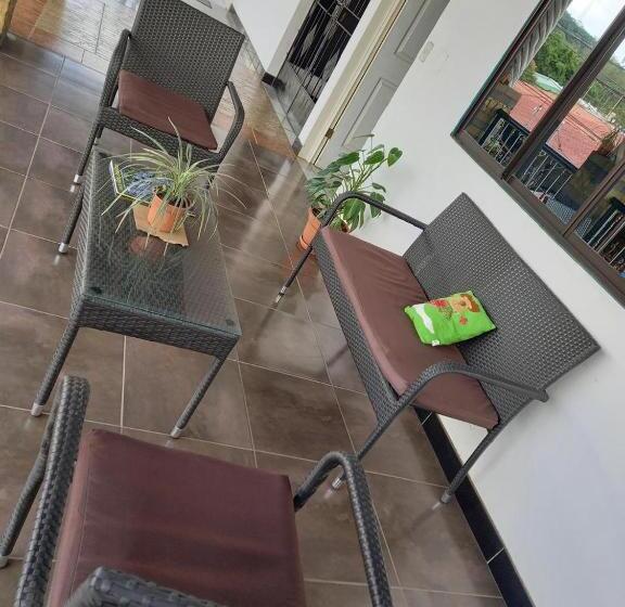 پانسیون Hostal Casaca
