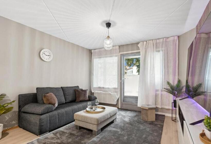 Pensione Happy Days Relaxing Room With Smart Solutions Shared Apartment With One Other Bedroom