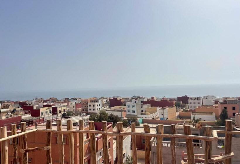 هاستل Wavehouse