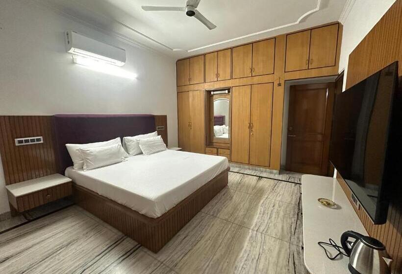 ベッドアンドブレックファースト Bhagya Homestay Luxury Room  Mohali S Best