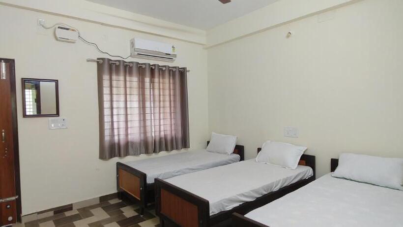 Отель Ayyans Park Inn