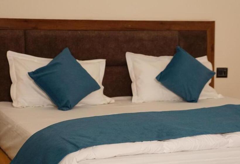 בית מלון כפרי Maulyar Forest Resort