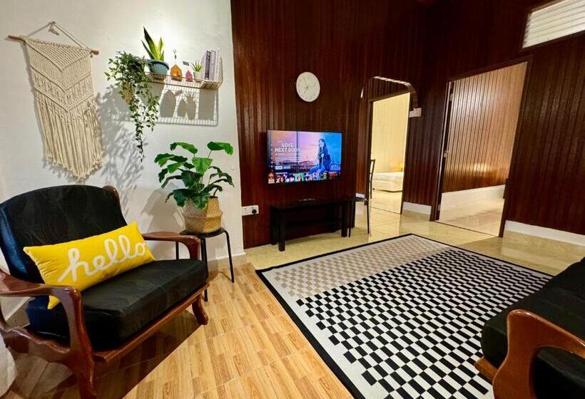 بنسيون Rumah Jambu Manis Netflix,free Wifi, 3 Minutes To Kuala Berang