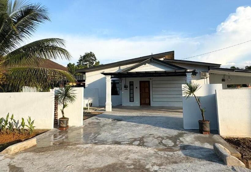 بنسيون Rumah Jambu Manis Netflix,free Wifi, 3 Minutes To Kuala Berang