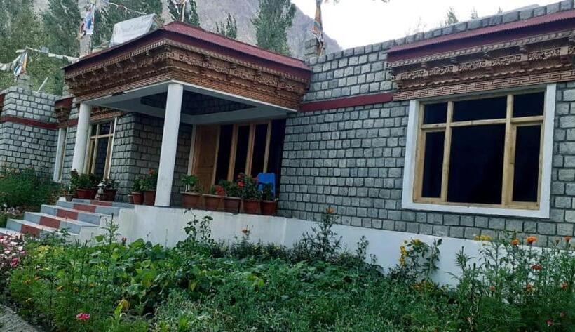 مبيت وإفطار Royal Mount Guest House Ladakh By Lexstays