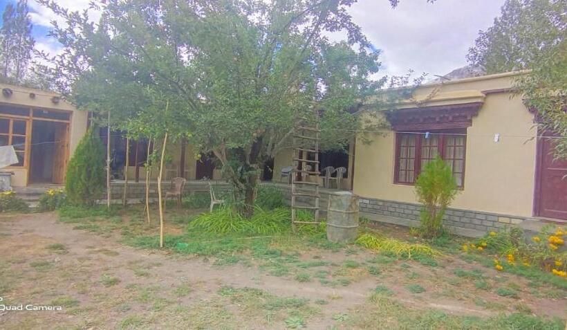 مبيت وإفطار Royal Mount Guest House Ladakh By Lexstays