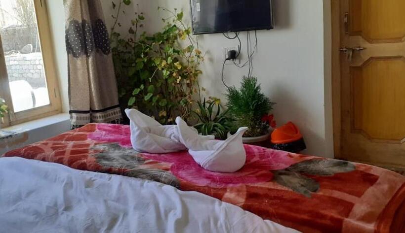 민박 Royal Mount Guest House Ladakh By Lexstays