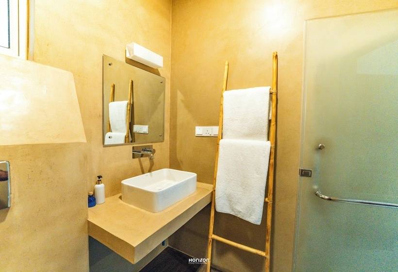 فندق 50 By The Sea