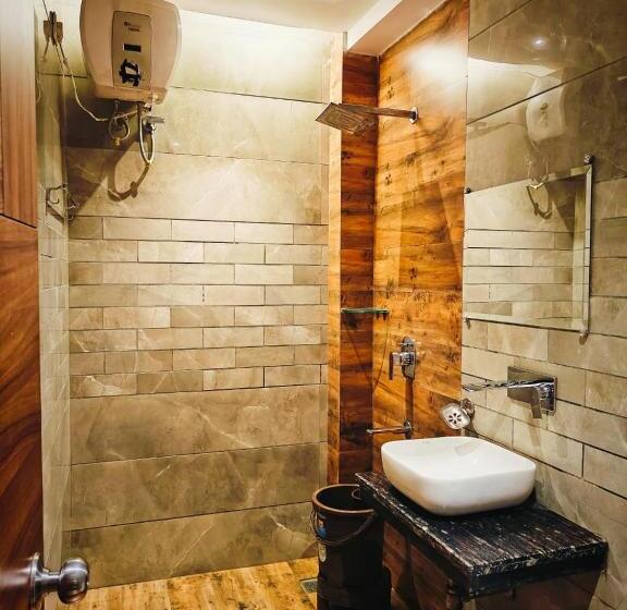 فندق Golden Velvet