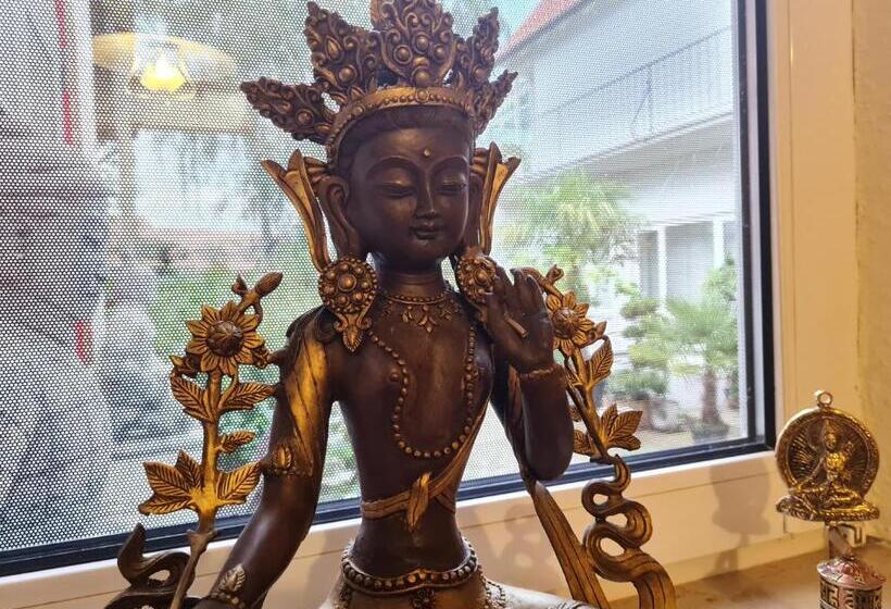 ホテル Seminarhaus Arya Maitreya