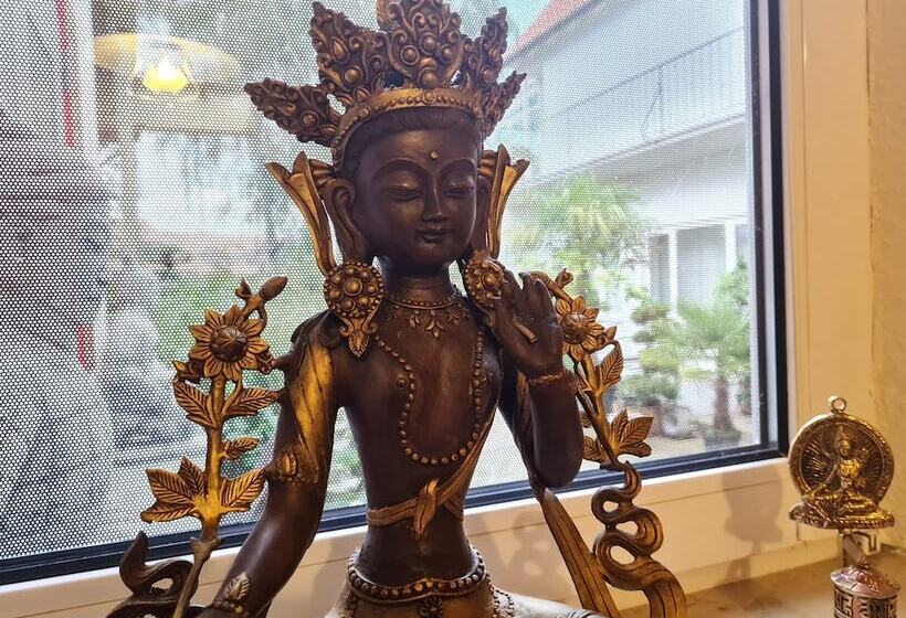 ホテル Seminarhaus Arya Maitreya