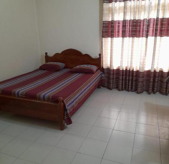 Отель Seven Star Guest Inn