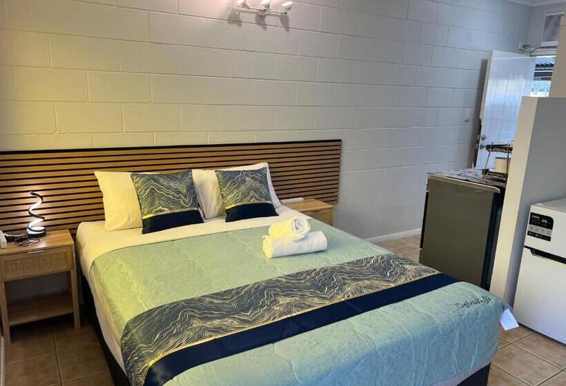 Innisfail Riverfront Motel