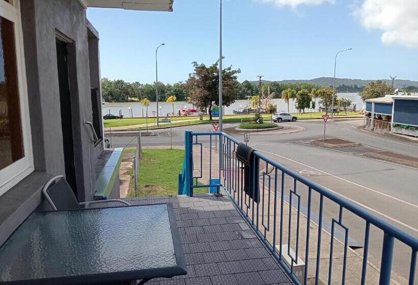 Innisfail Riverfront Motel