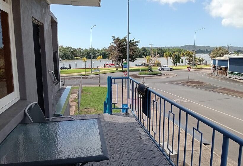 Innisfail Riverfront Motel