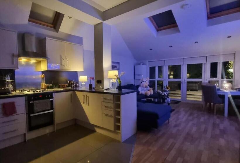 Пансион Big Double Room, 20 Mins To London
