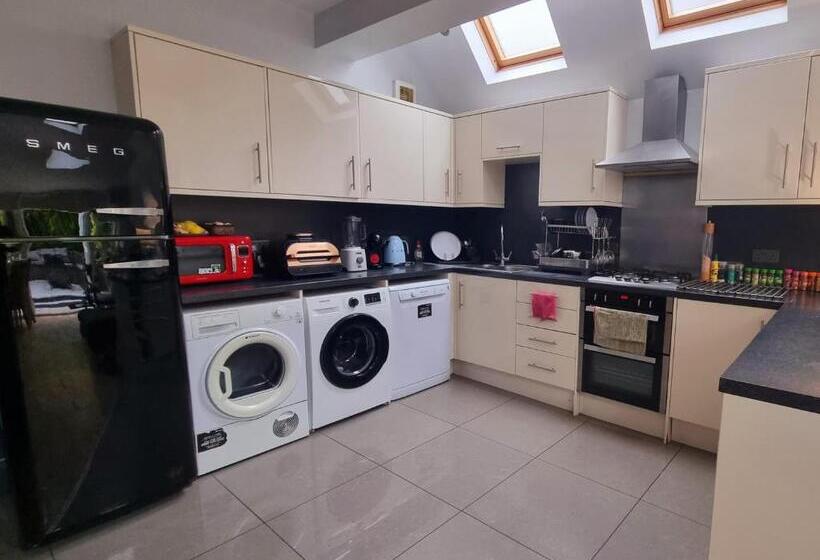 Пансион Big Double Room, 20 Mins To London