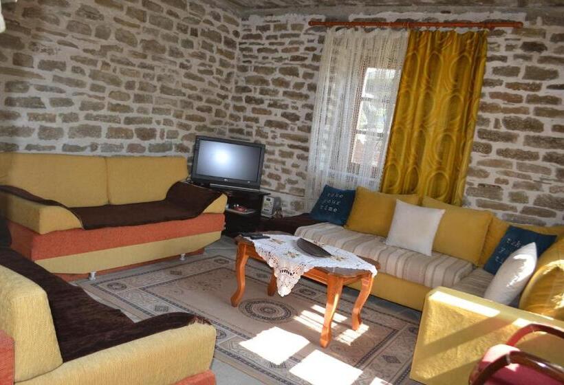 پانسیون Camping & Guest House Murataj