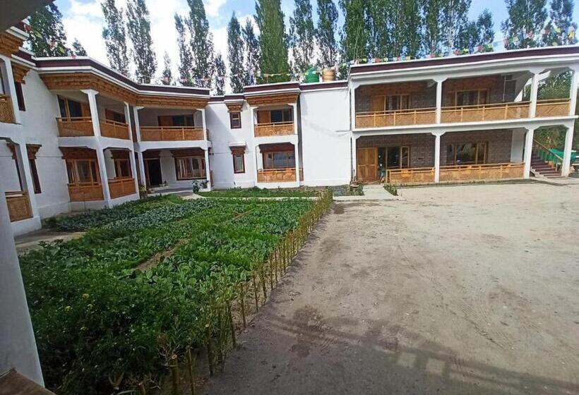 펜션 Losar Guest House Ladakh By Lexstays