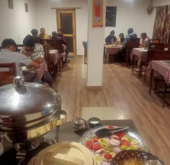 펜션 Losar Guest House Ladakh By Lexstays