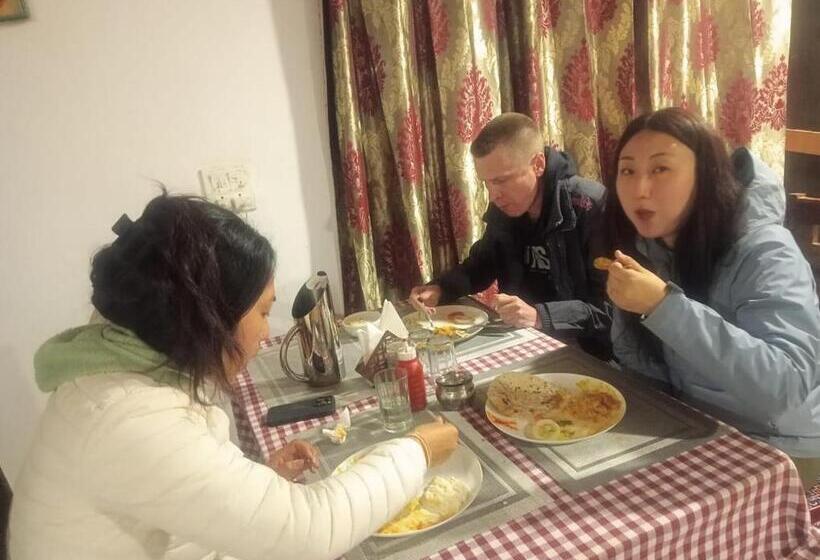 펜션 Losar Guest House Ladakh By Lexstays