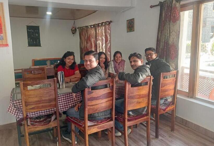펜션 Losar Guest House Ladakh By Lexstays