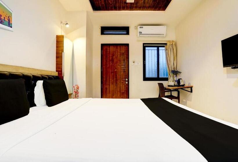 호텔 Oyo Aamrai Resort