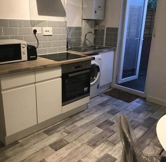 Пансион Kasu Lodge Radford, Nottingham