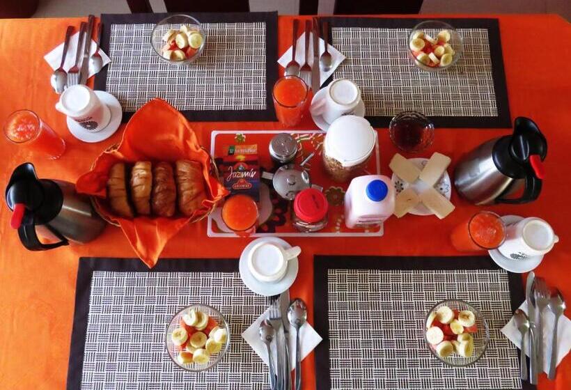 تختخواب و صبحانه Casa Del Montañero