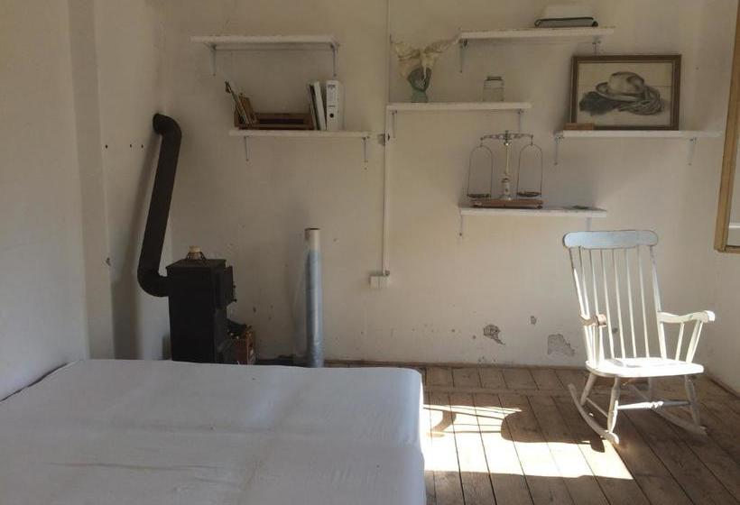 تختخواب و صبحانه Cesta