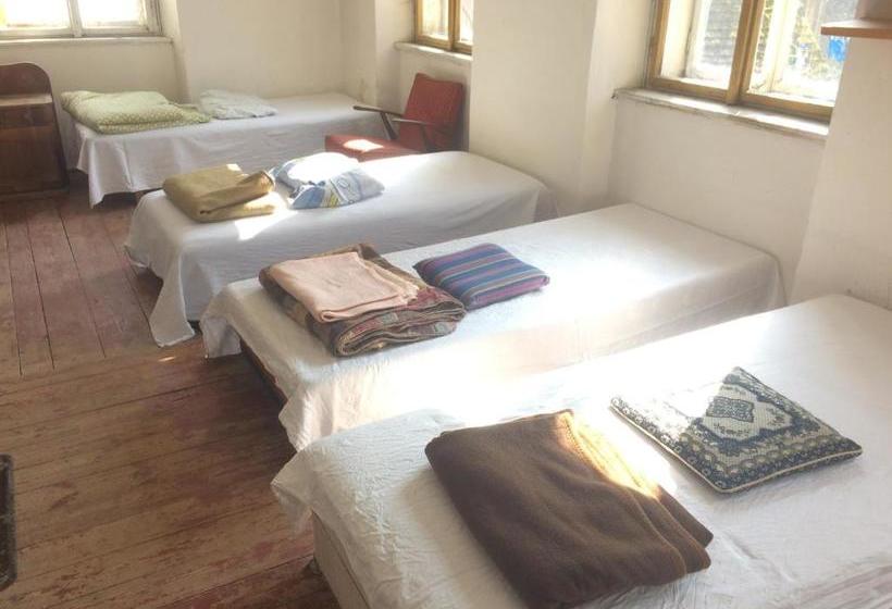 تختخواب و صبحانه Cesta