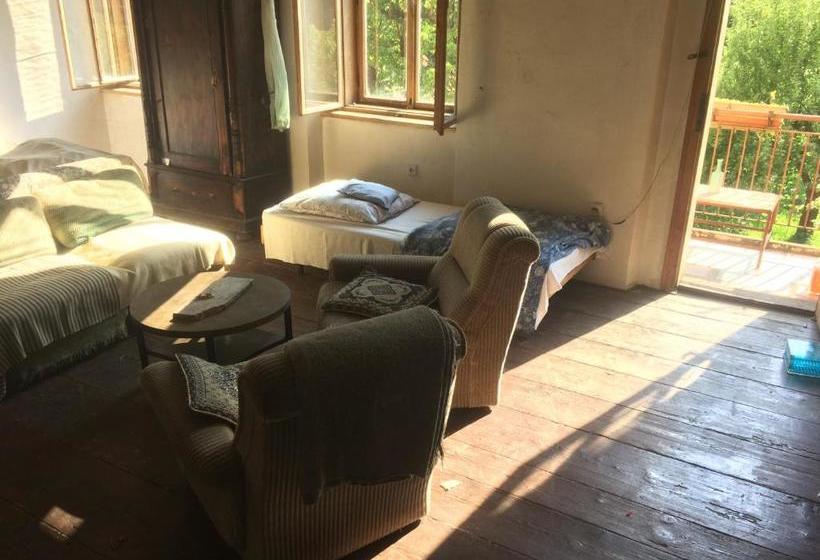 تختخواب و صبحانه Cesta