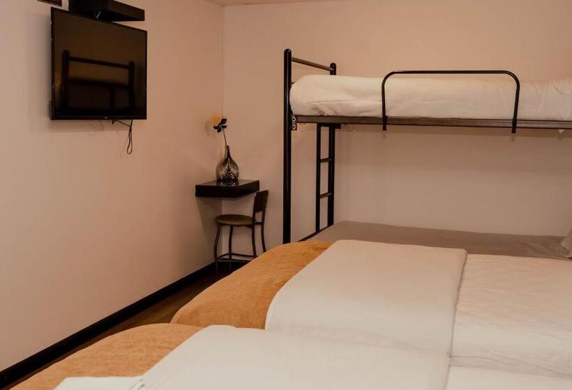 تختخواب و صبحانه La Farola